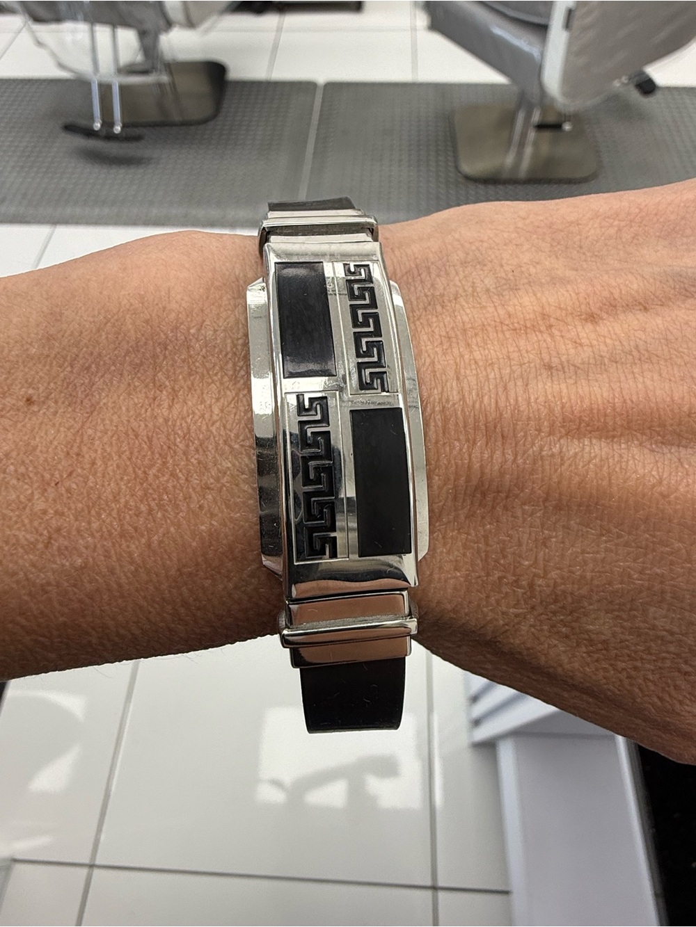 Health Bracelet with medical grade silicone coated with negative ion